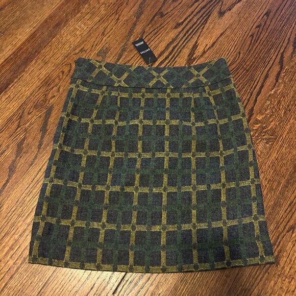 New Loft Skirt - Picture 2 of 4